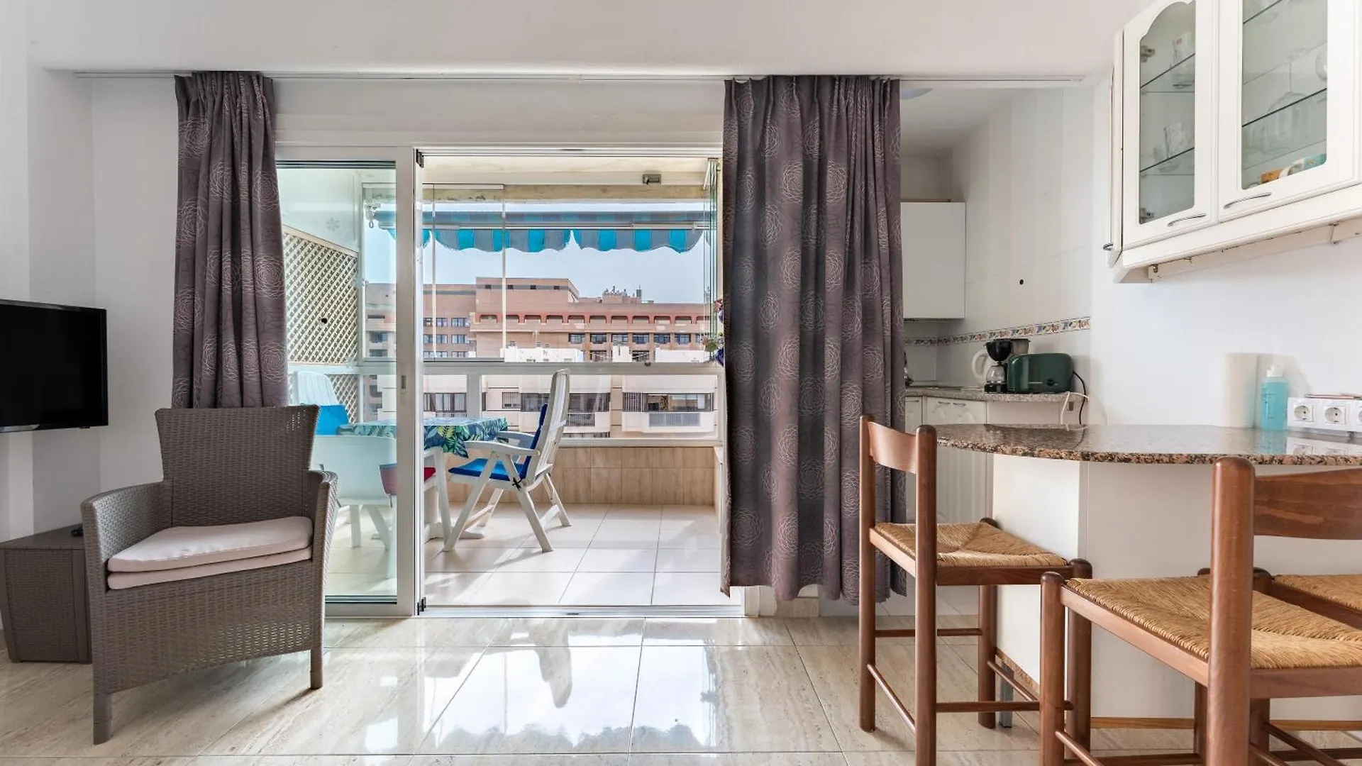 Marina View, Sunny One Bedroom Pyr Fuengirola Apart Otel