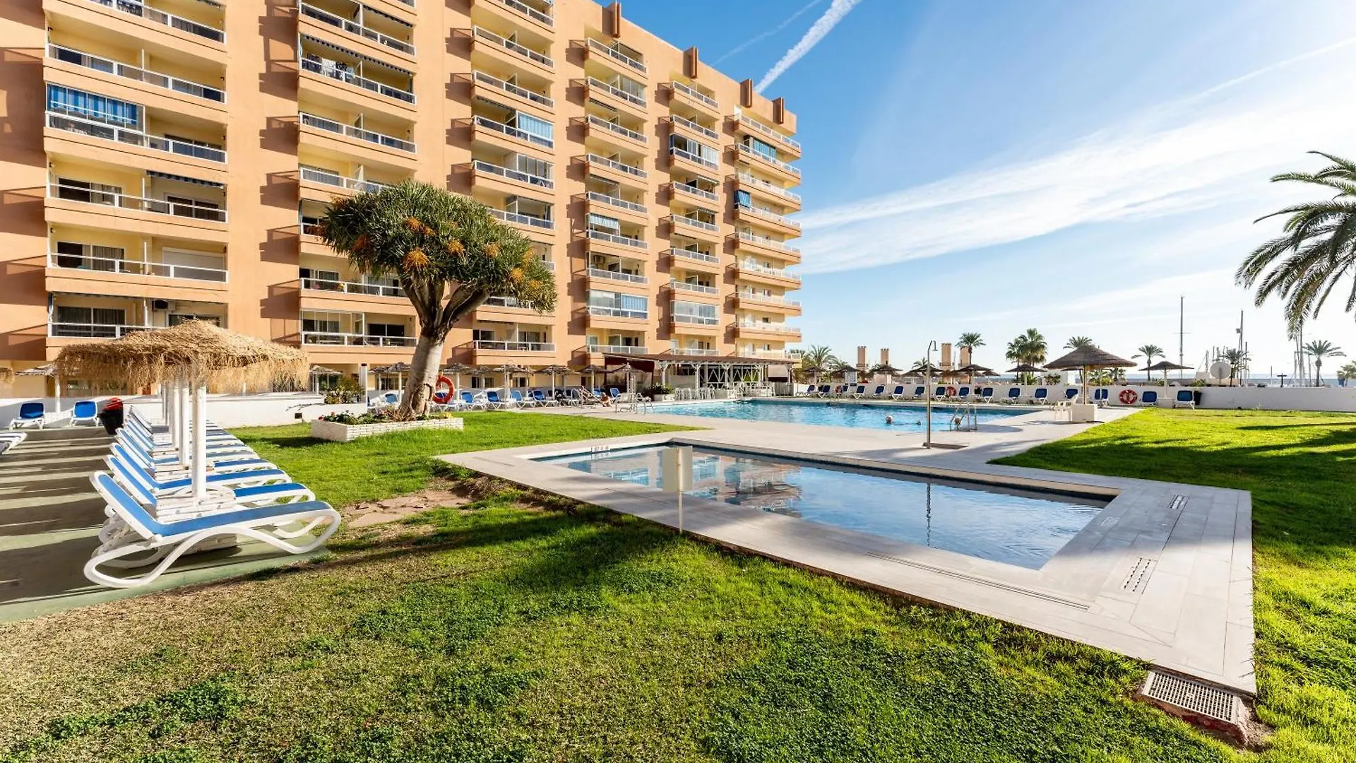 Marina View, Sunny One Bedroom Pyr Fuengirola